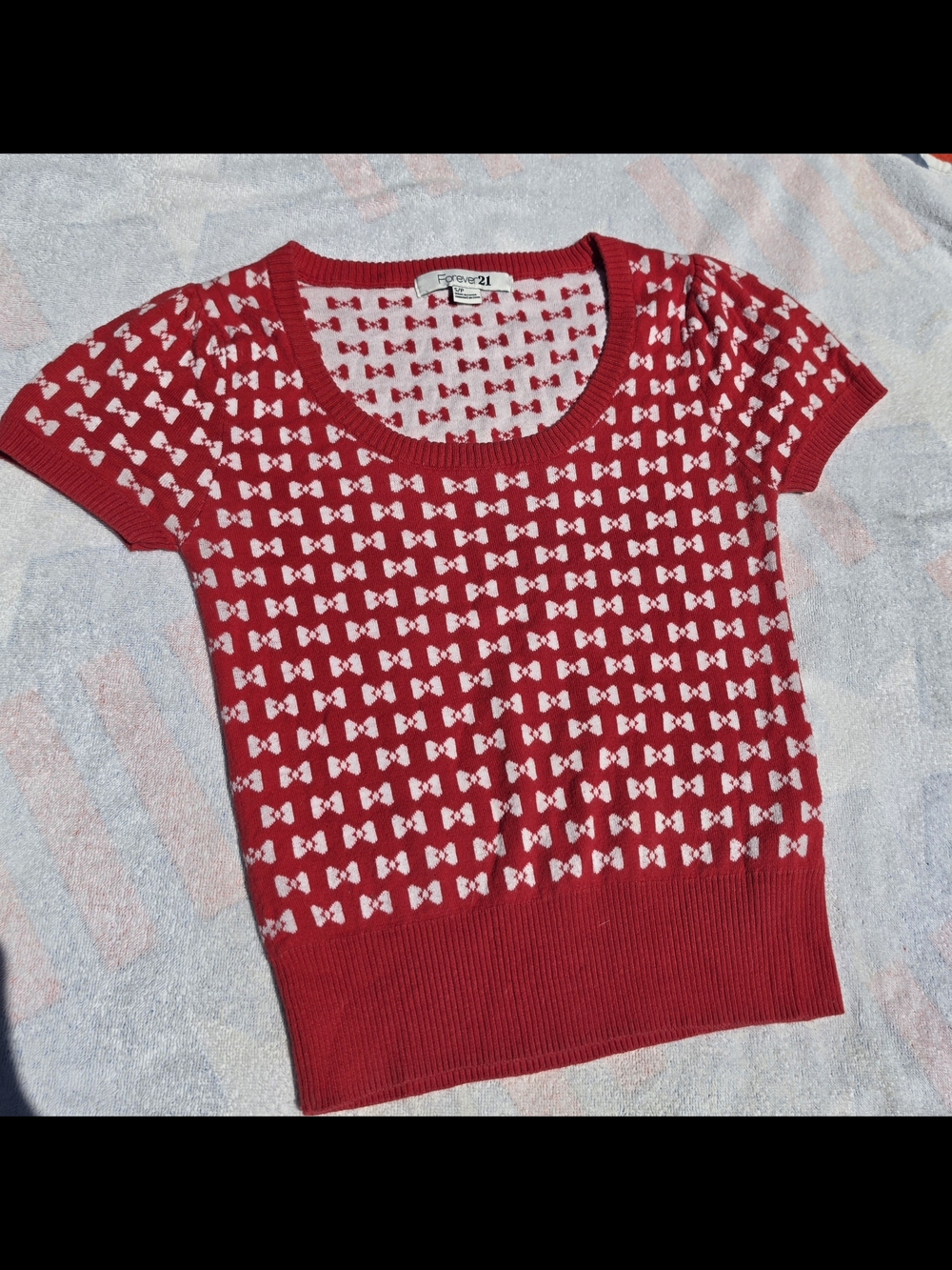 Forever 21 Red Short-Sleeve Scoop Neck Bow Pattern Top